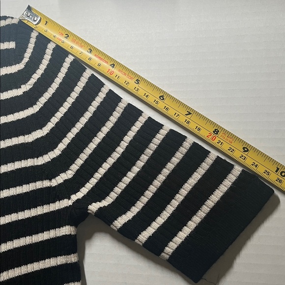 Uniqlo Ribbed Merino Wool Sweater - Picture 9 of 9